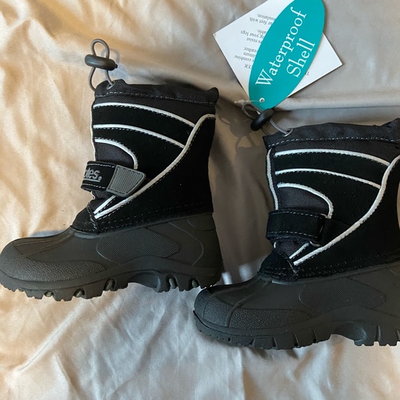 NWT totes boys snow boots #MakeAnOffer - Picture 4 of 6